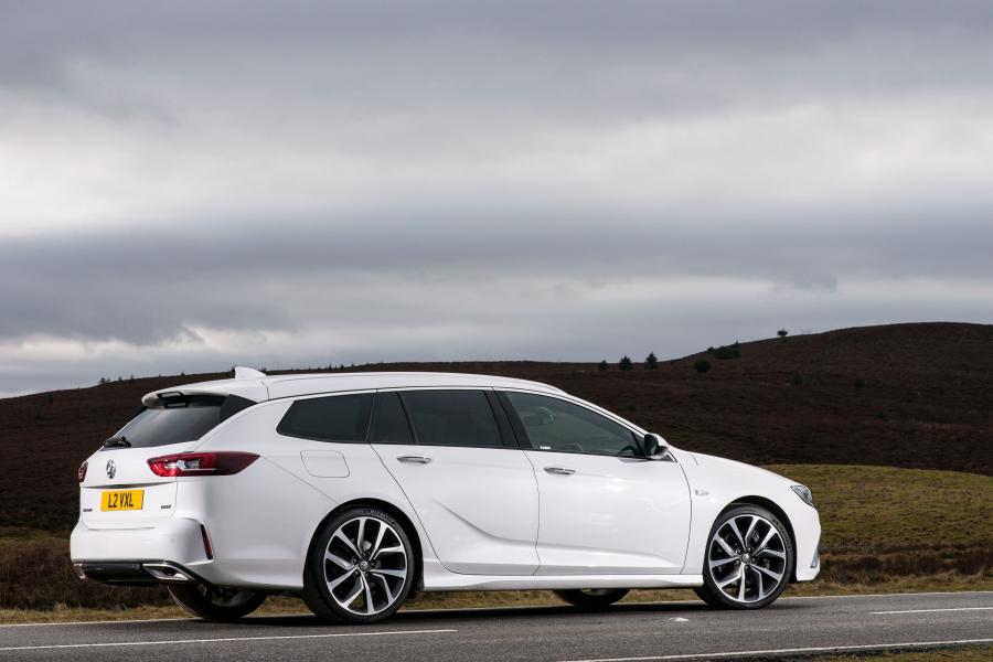  Vauxhall Insignia GSi Sports Tourer 2018 года  (фото 18 из 19)